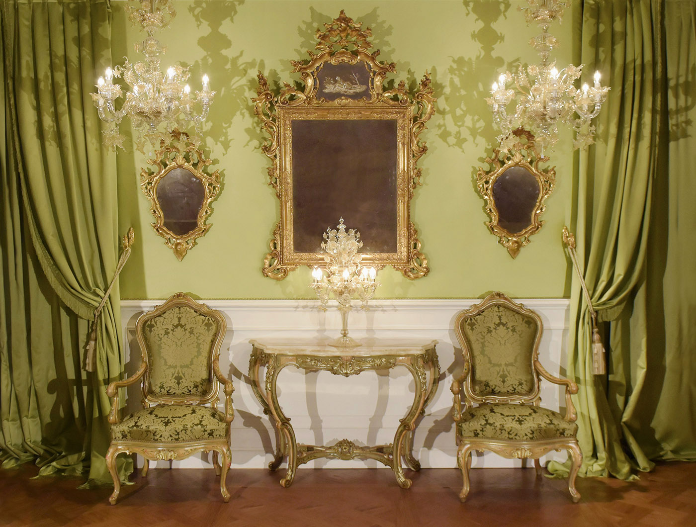 Venetian baroque throne, Venetian baroque mirror, Louis XV consolle, Venetian flambeau, Murano chandeliere, classical lambris | P.& G. Cugini Lanzani